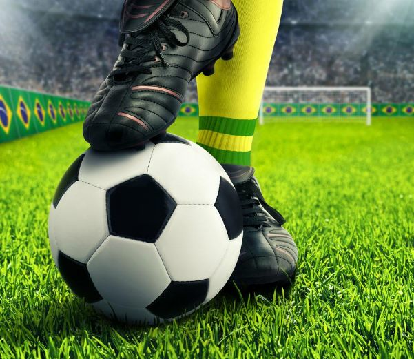 国企上海上港集团,三年时间投资足球几十亿,是