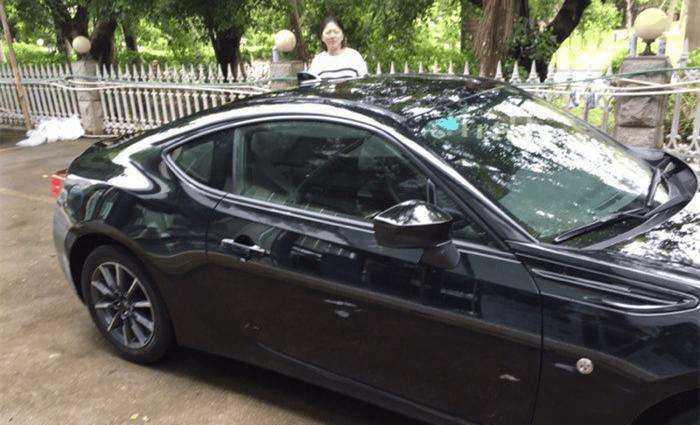 这辆平民跑车新款造型更符合现代审美, 造型更为运动时尚!