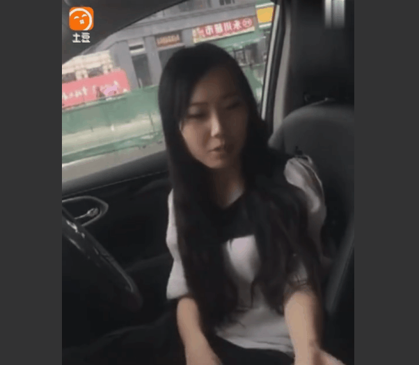 90后美女考驾照, 塞钱给教练求包过, 网友: 过