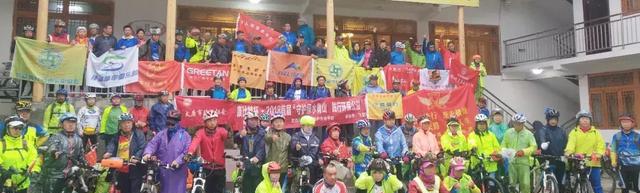 准备去川藏线旅行的老铁注意了,最精美精确的实用攻略手册来了