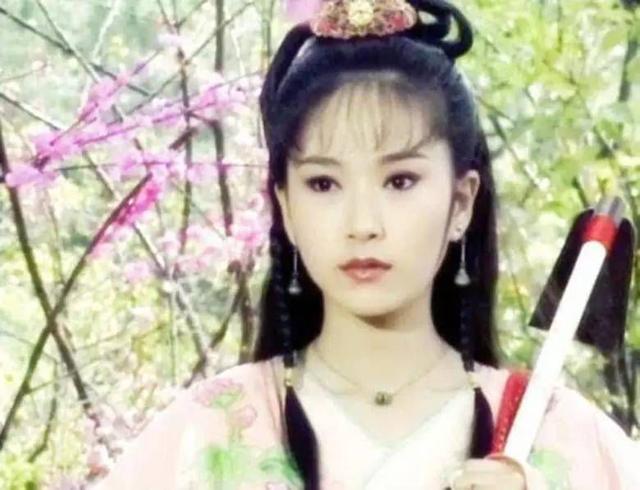 再加上她本来就擅长这样的角色,这部电视剧上映后,张玉嬿瞬间变红了!