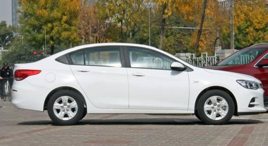 又降2万！这款合资家轿车1.2吨油耗5.4L 1.5L配独立悬架 仅6万！