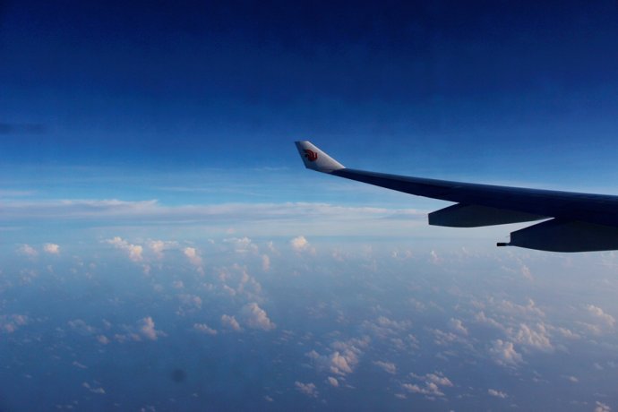(实时航拍)中国国航从悉尼飞往上海途中遭遇空中惊魂