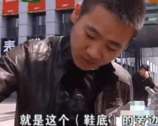 男子过年买了阿玛尼男鞋，走烂了去换，店家说“谁让你穿出去”