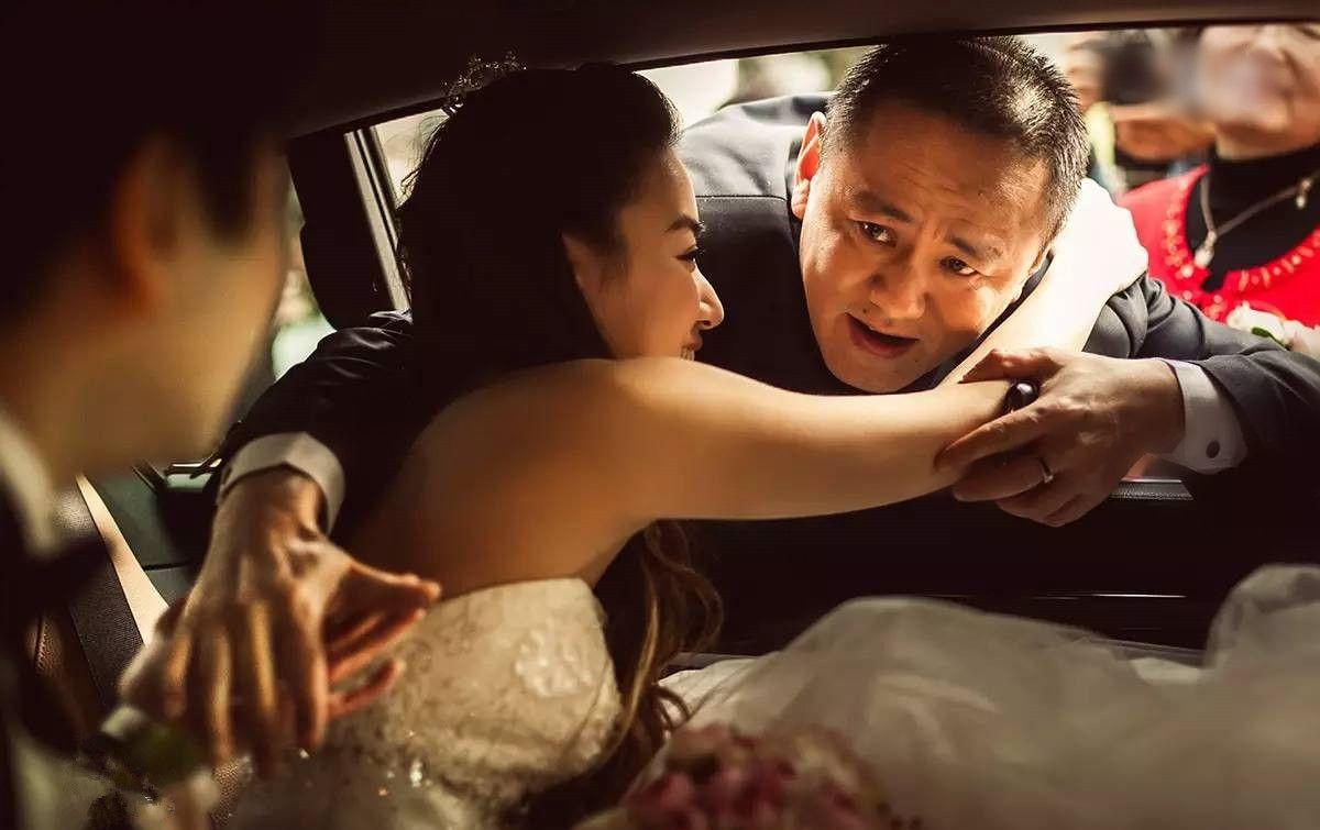 镜头下: 女儿出嫁那天的父亲, 几张图看哭了亿万