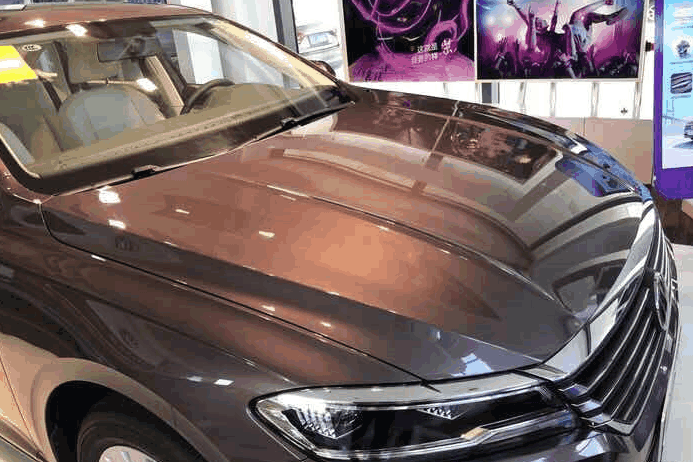 实拍到店朗逸Plus，帅到掉渣，尺寸和内饰升级，后排更加人性化