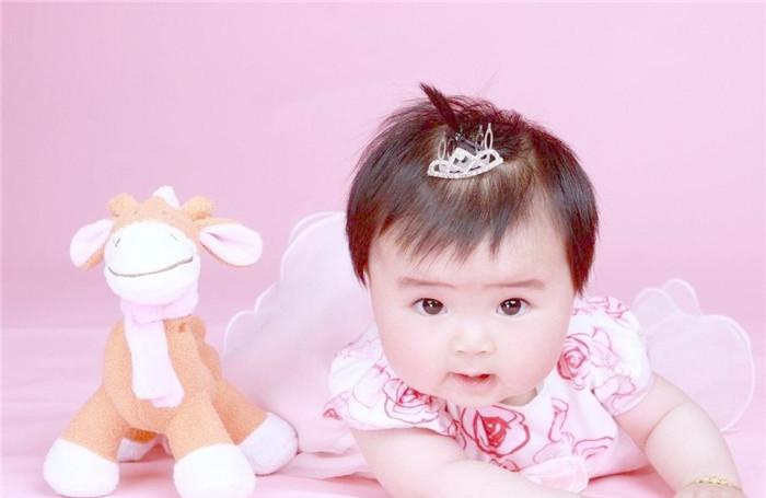 女儿在幼儿园尿裤子, 老师是这样罚她的!