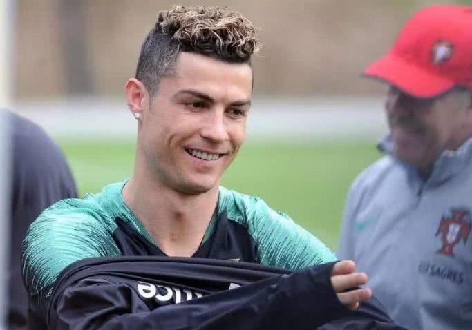 世界杯后球员身价最新排行榜:C罗垫底,姆巴佩