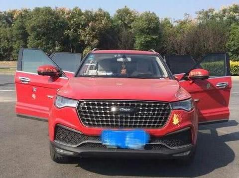 首台揽胜6x6曝光，车厢如宫殿，售价泄密，或售900万！