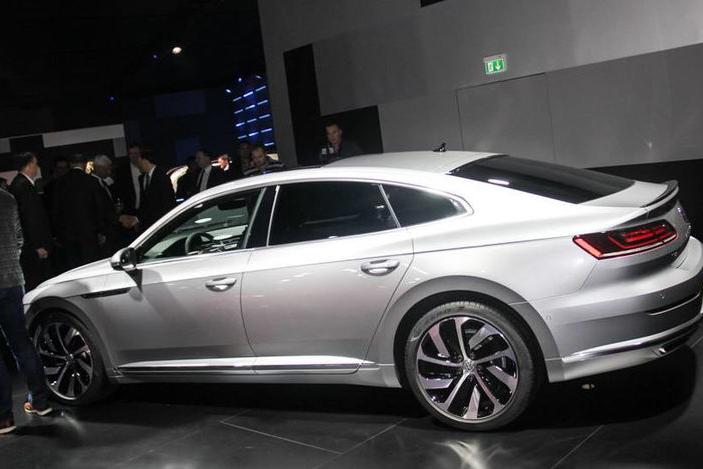 铁了心干趴凯美瑞！大众新车比奔驰漂亮，配无框门设计，19万起