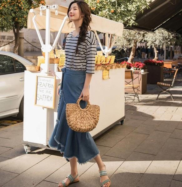 夏季牛仔半裙配什么上衣 时尚牛仔半裙穿搭范