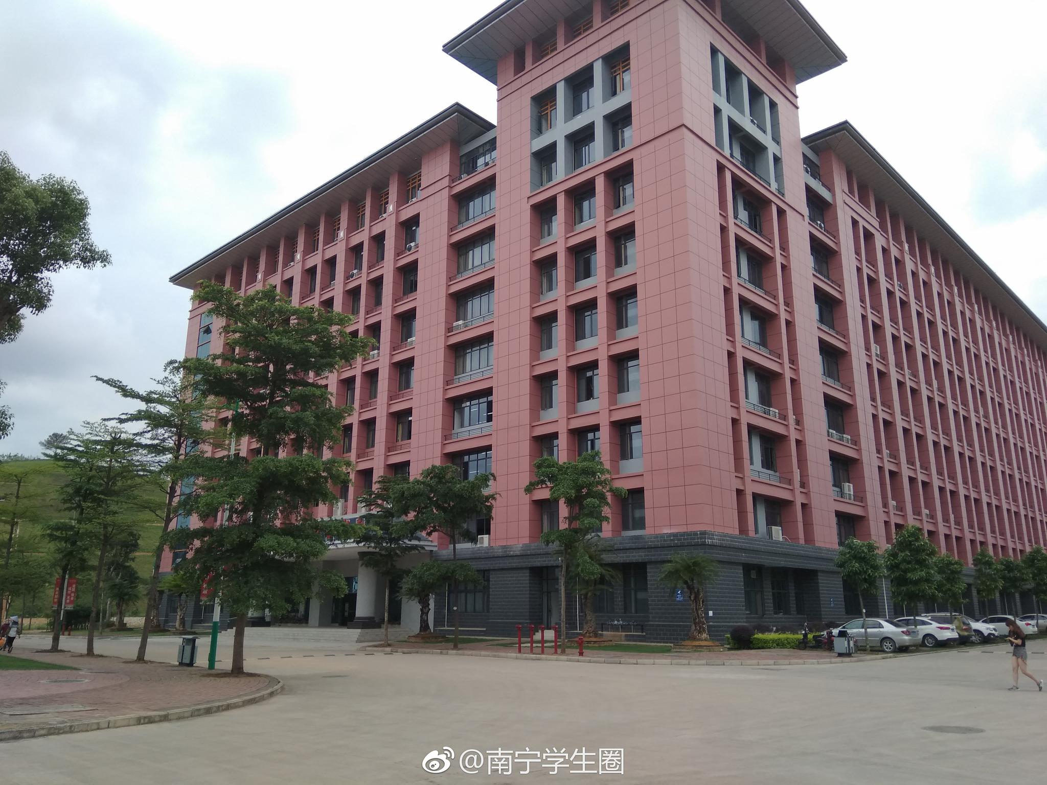 又来一波 广西中医药大学仙葫校区