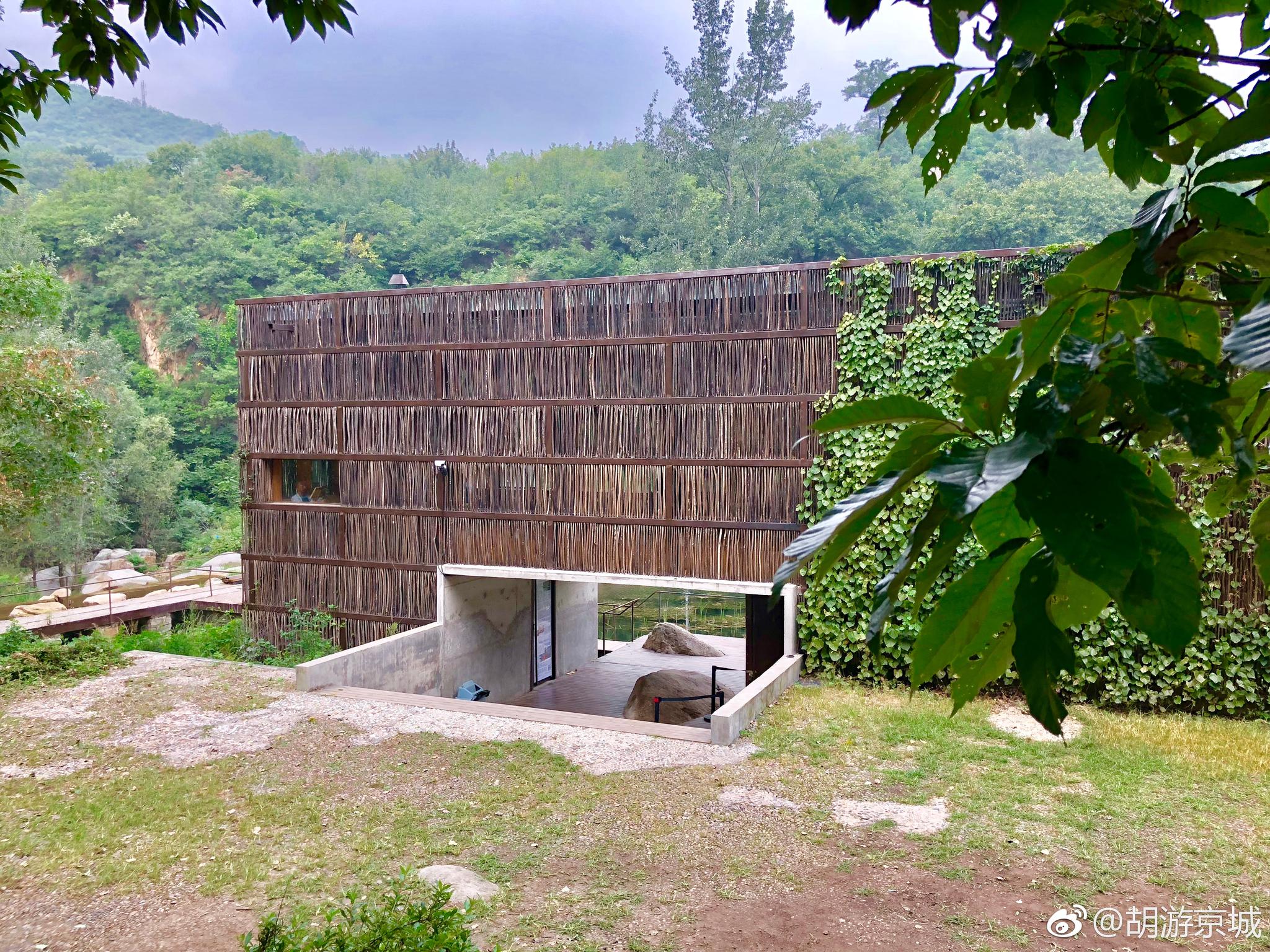 《脚尖下的皇城》系列:166、篱苑书屋,位于怀柔交界河村