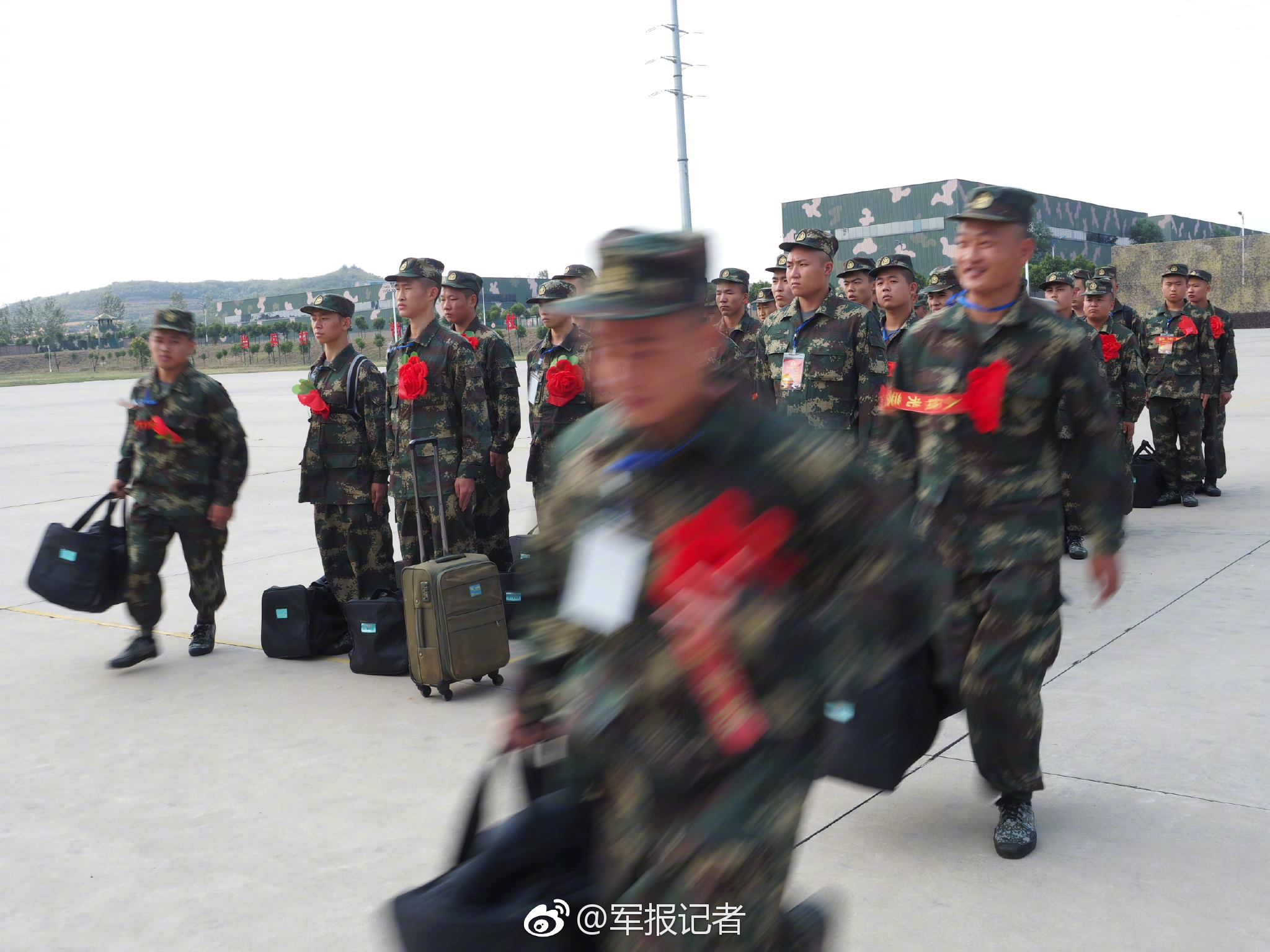 走进空军驻福建某基地作战指挥中心见证空军绕岛巡航