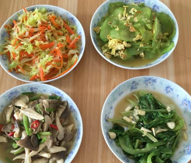 普通4口之家的晚餐,对比一下,有没有你家的饭菜丰盛