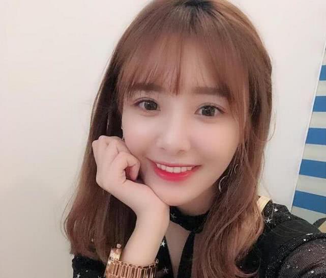 沙漠骆驼一首歌捧红了两位网络美女,没想到背