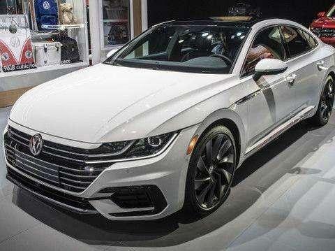 新款大众CC国内首发, 无框车门+掀背尾箱, 280匹马力超5系