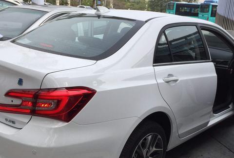 比亚迪秦100成国人骄傲，中文按键深得人心