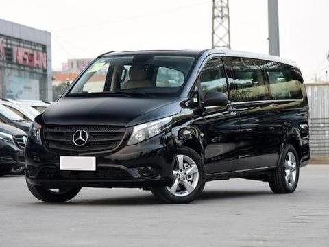 这辆奔驰只适合拖货拉人，30万中控给块黑板，配9座就车标值钱