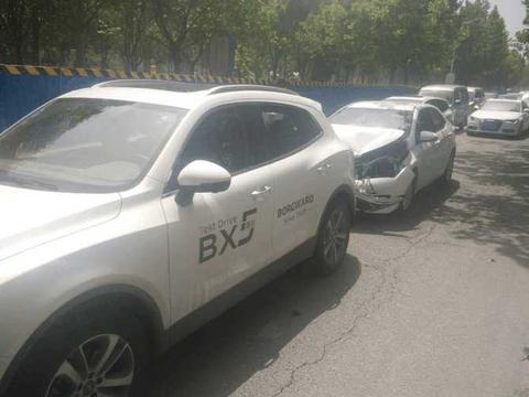 宝沃BX5试驾车遭卡罗拉追尾, 丰田车主大呼这质量让他无言以对