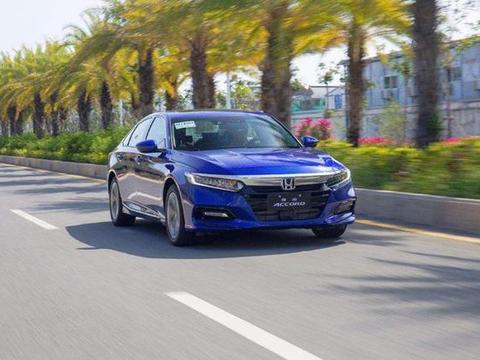 不再“油腻”！连雅阁和凯美瑞都走运动路线了，难道是世道变了？