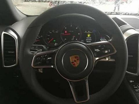 2018款保时捷卡宴到店，这外观给众泰20年也模仿不出来！