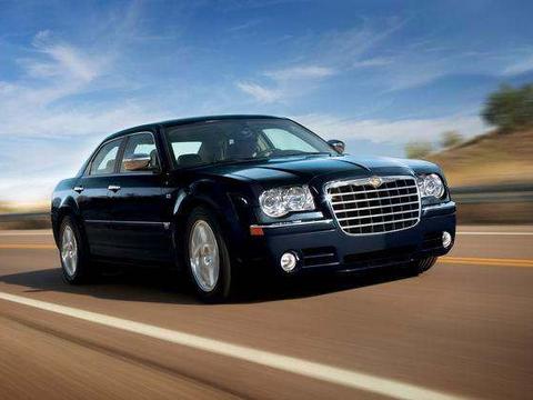 不仔细看以为是劳斯莱斯！——评测：克莱斯勒300c！