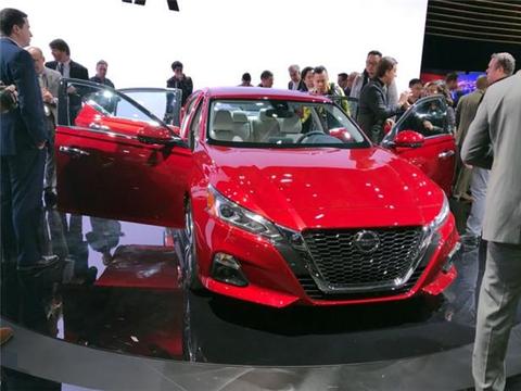 日产全新天籁亮相，造型比雅阁凯美瑞更运动，搭载2.0T挑战迈腾