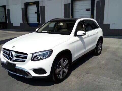 国产奔驰GLC300对比进口版：“偷工减料”铝变钢？价格还被完虐