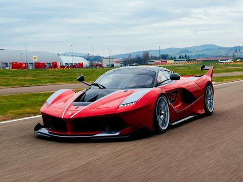 世界上最快的四座汽车，长着旅行车的外表，有着超跑的心