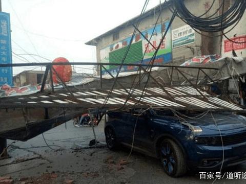 领克01被两吨重钢管砸中，车主：我不但活着，我还能发自拍呢