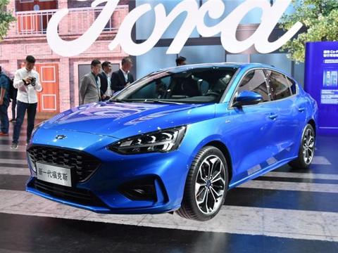 全新福特福克斯登场，造型运动尺寸加大有三厢版选择，已经国产！