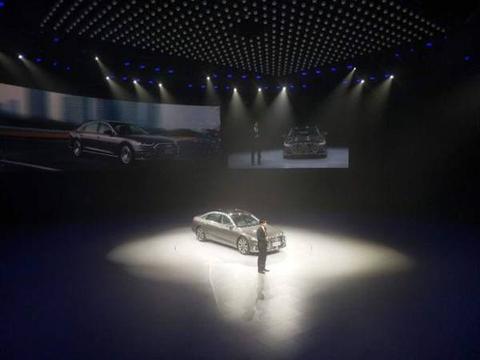 奥迪A8L上市，豪华度爆表，PK奔驰S级与宝马7系