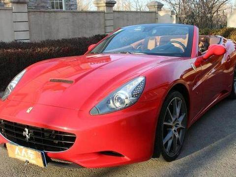 大红法拉利California