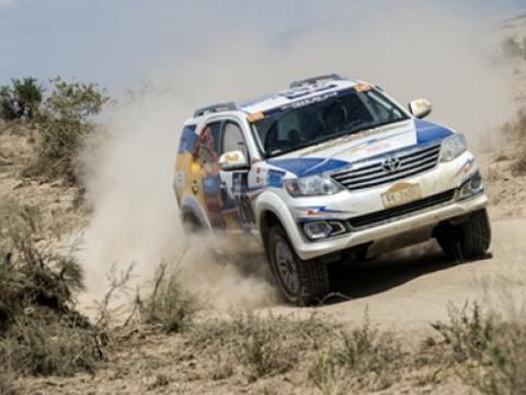 丰田“小霸道”来了，纯进口不到30万，2.7L+6AT，比汉兰达硬派