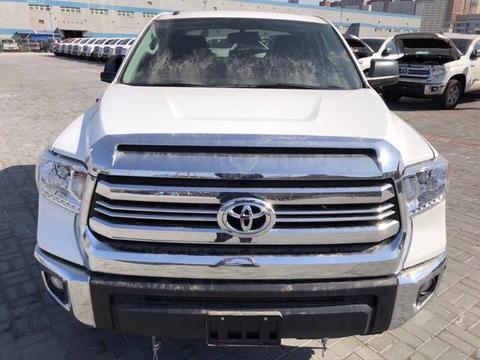 丰田坦途SR5加版6速自动5.7 V8硬派越野皮卡