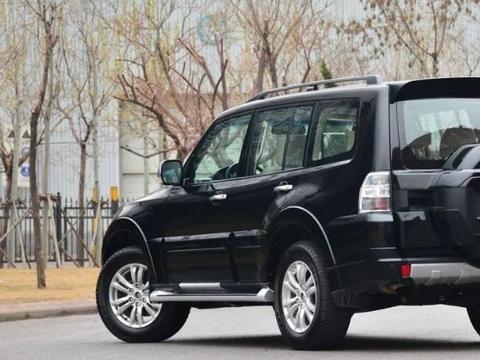 总会脱口而出：看！吉普殊不知，它不是JEEP，而是三菱帕杰罗