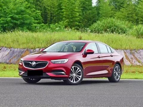 最厚道的B级轿车，性价比吊打迈腾，仅售16万买雅阁后悔了