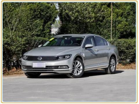 被雅阁逼急了！最畅销B级车狂降10万，油耗5.5，仅12万