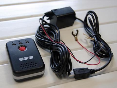 宝马5系抵押车，拆了8天竟然找出20多个GPS跟踪器！