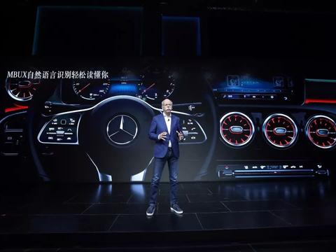 2018年最值得一看奔驰车，轴距、智能升级，现款降价8.6万