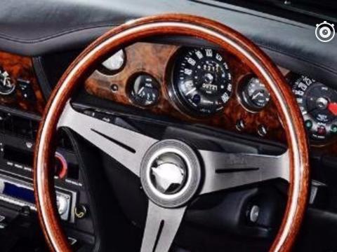 江苏首台近千万拉贡达上路, 网友: 丑的很特别, 贵的很离谱