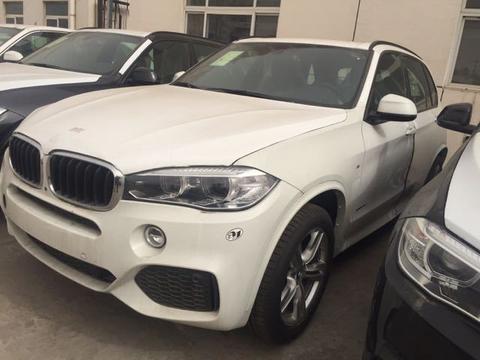 18款中东宝马X5 M运动3.0T整车造型更加饱满动感