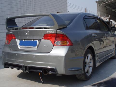 汽车加装后尾翼有啥好处？家用车有必要安吗？很多人理解错了