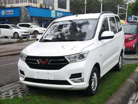 五菱宏光新款亮相，这外形一分钟卖2万台都不为过，你觉得呢？