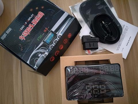 凯迪拉克XT5安装圆盾HUD抬头显示器，显示效果厉害了