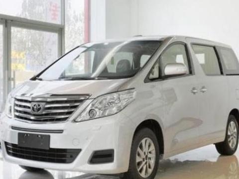 丰田全新埃尔法上市，全新前脸和尾部造型非常抢眼