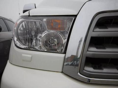 2018款丰田红杉运动版超级越野SUV，男人的梦想！