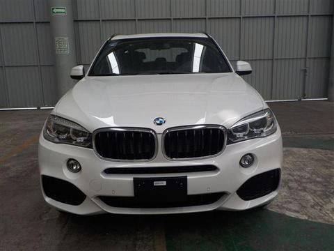 18款宝马X5中东版3.0T强劲的动力和良好的操控性能