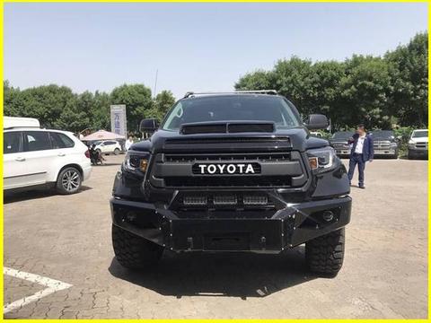 丰田坦途，车长5米8比猛禽还猛，搭5.7L动力秒杀途乐，红杉得服